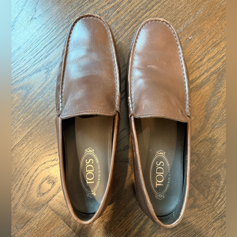 Tod's Men's Classic Brown Leather Driving Loafer
